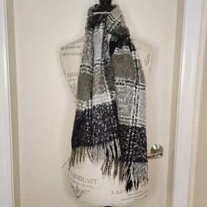 French Monochrome Plaid Scarf